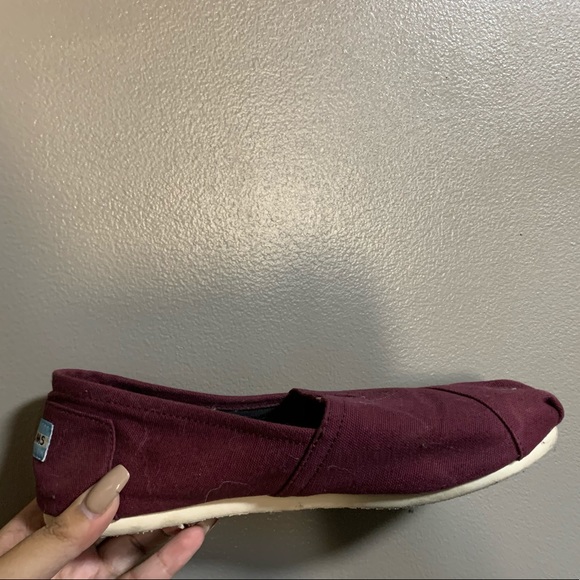 Toms Shoes Burgandy - Picture 2 of 9